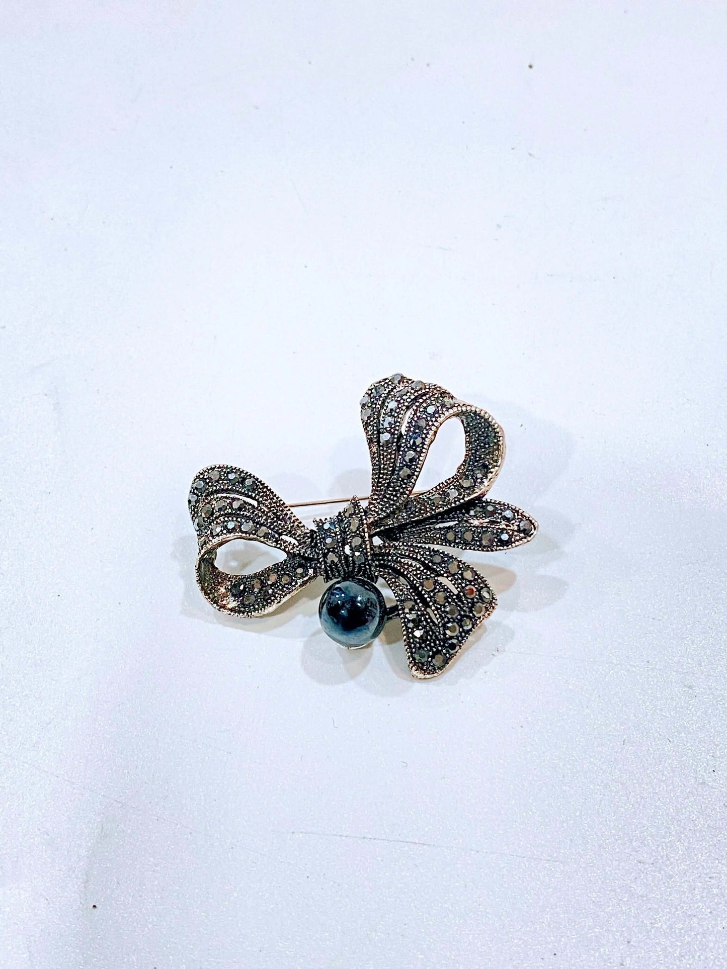 Bow brooch La Mimz Beauty & Fashion Store