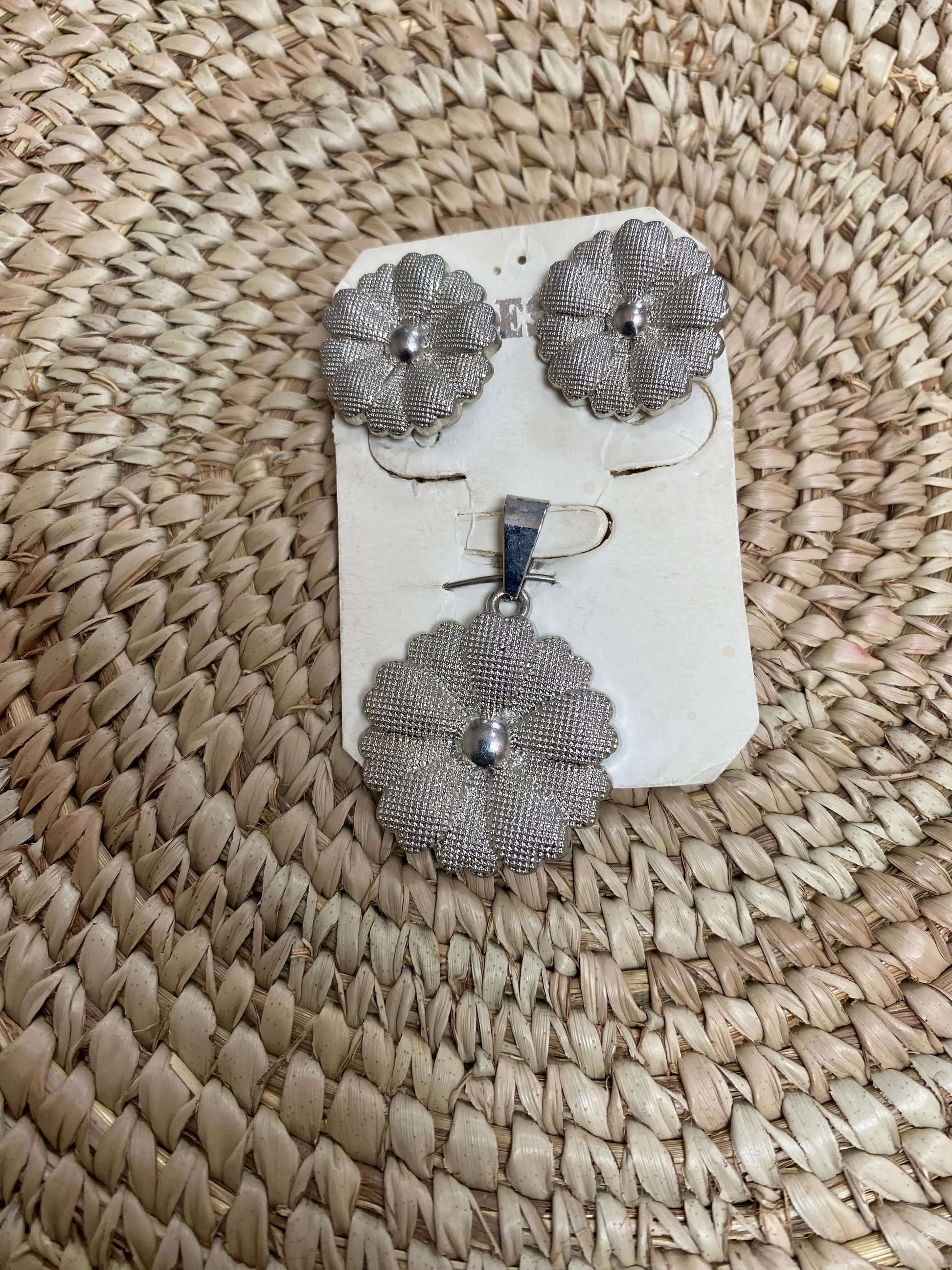 Flower Earrings and Pendant - La Mimz Beauty & Fashion Store