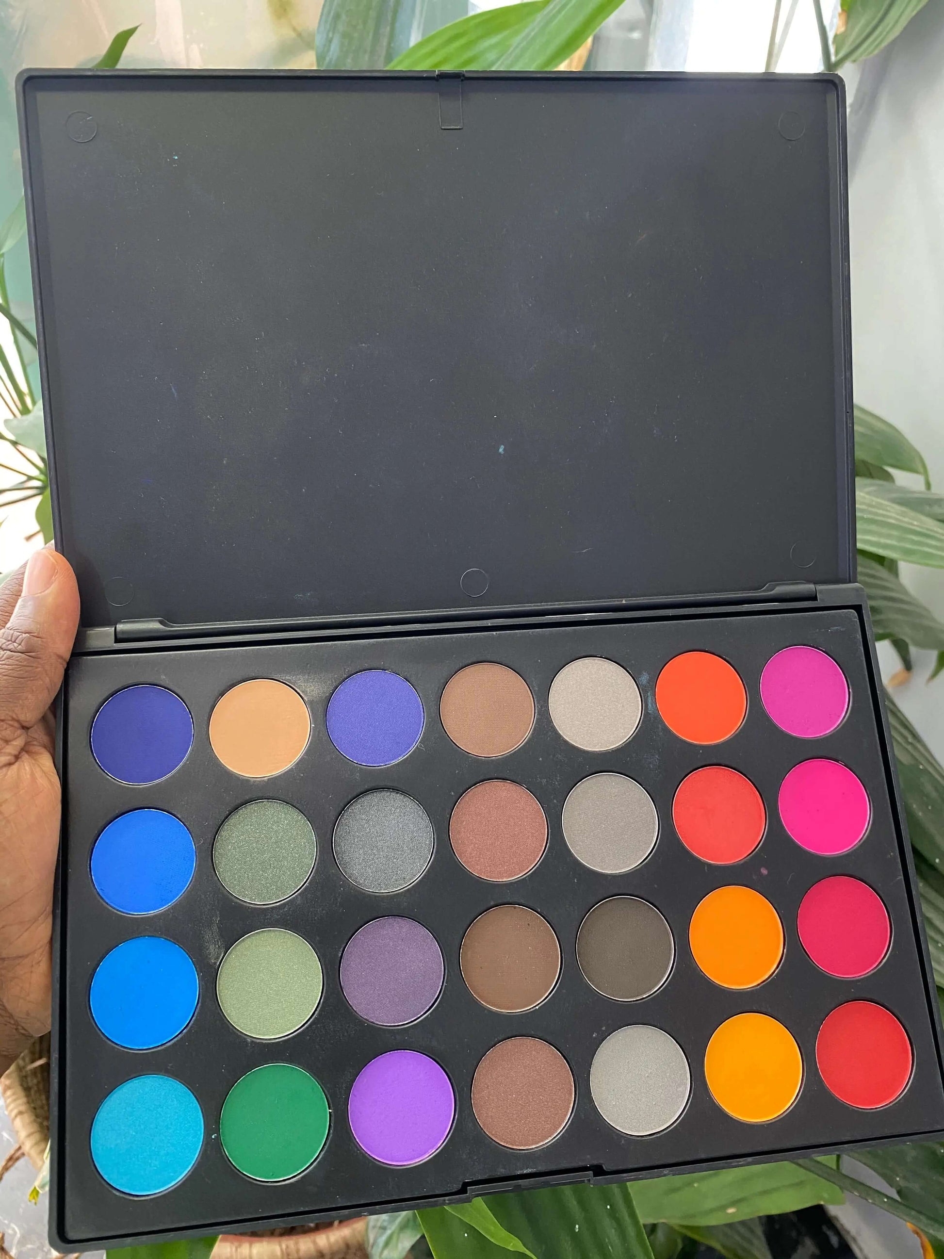 GlamGals 28 Colour Eyeshadow Palette - La Mimz Beauty & Fashion Store